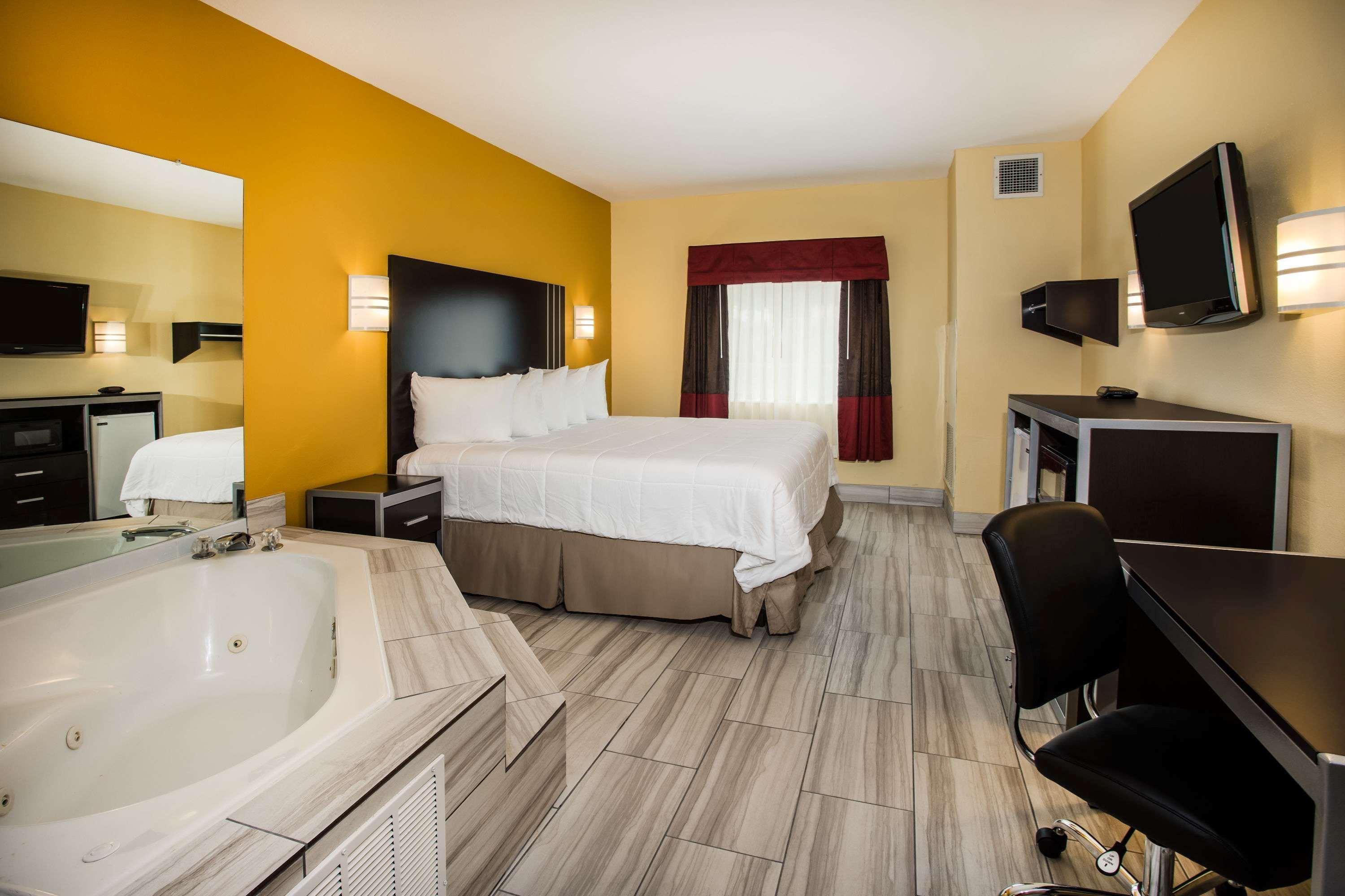 Days Inn & Suites By Wyndham Augusta Near Fort Eisenhower Exteriör bild