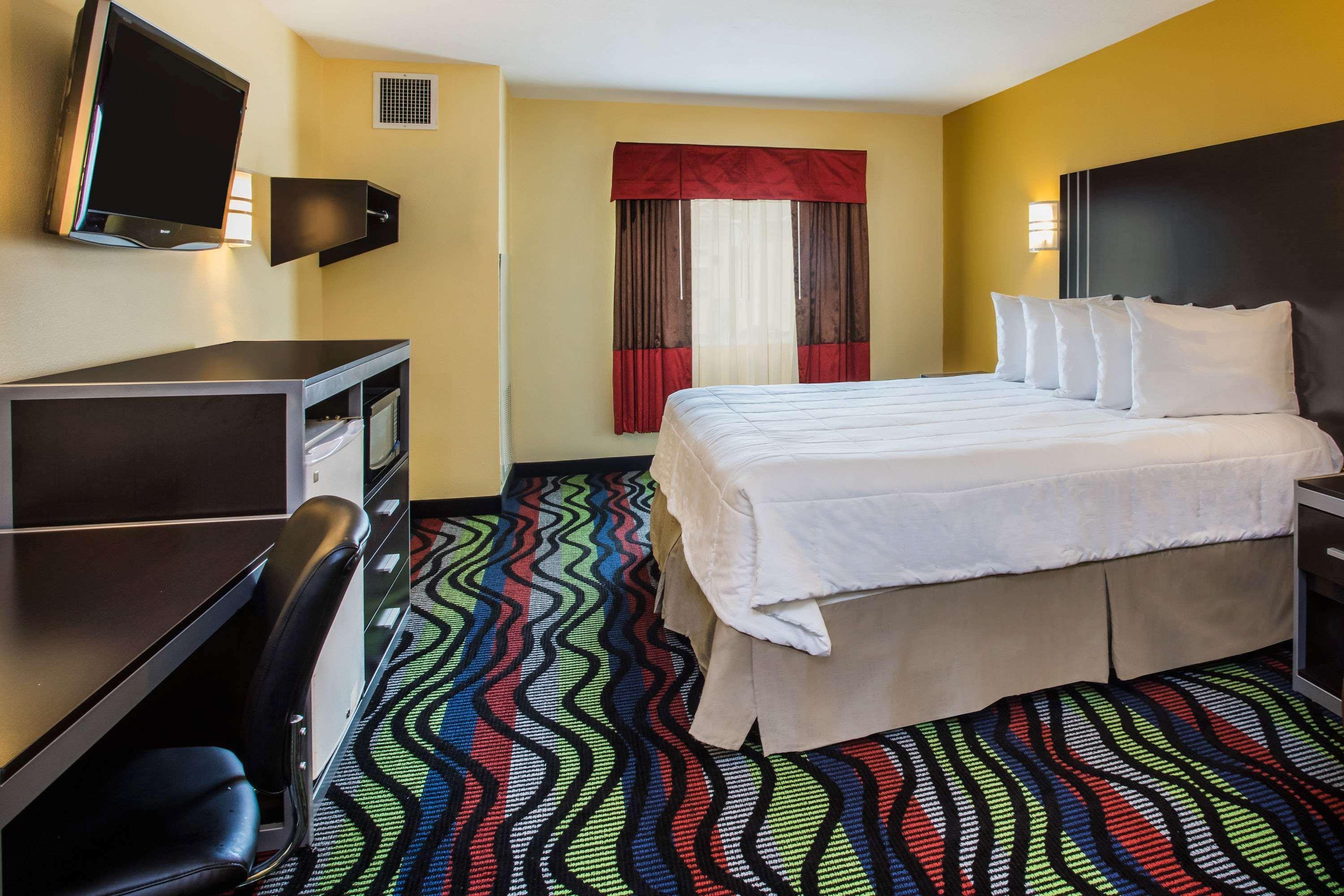 Days Inn & Suites By Wyndham Augusta Near Fort Eisenhower Exteriör bild