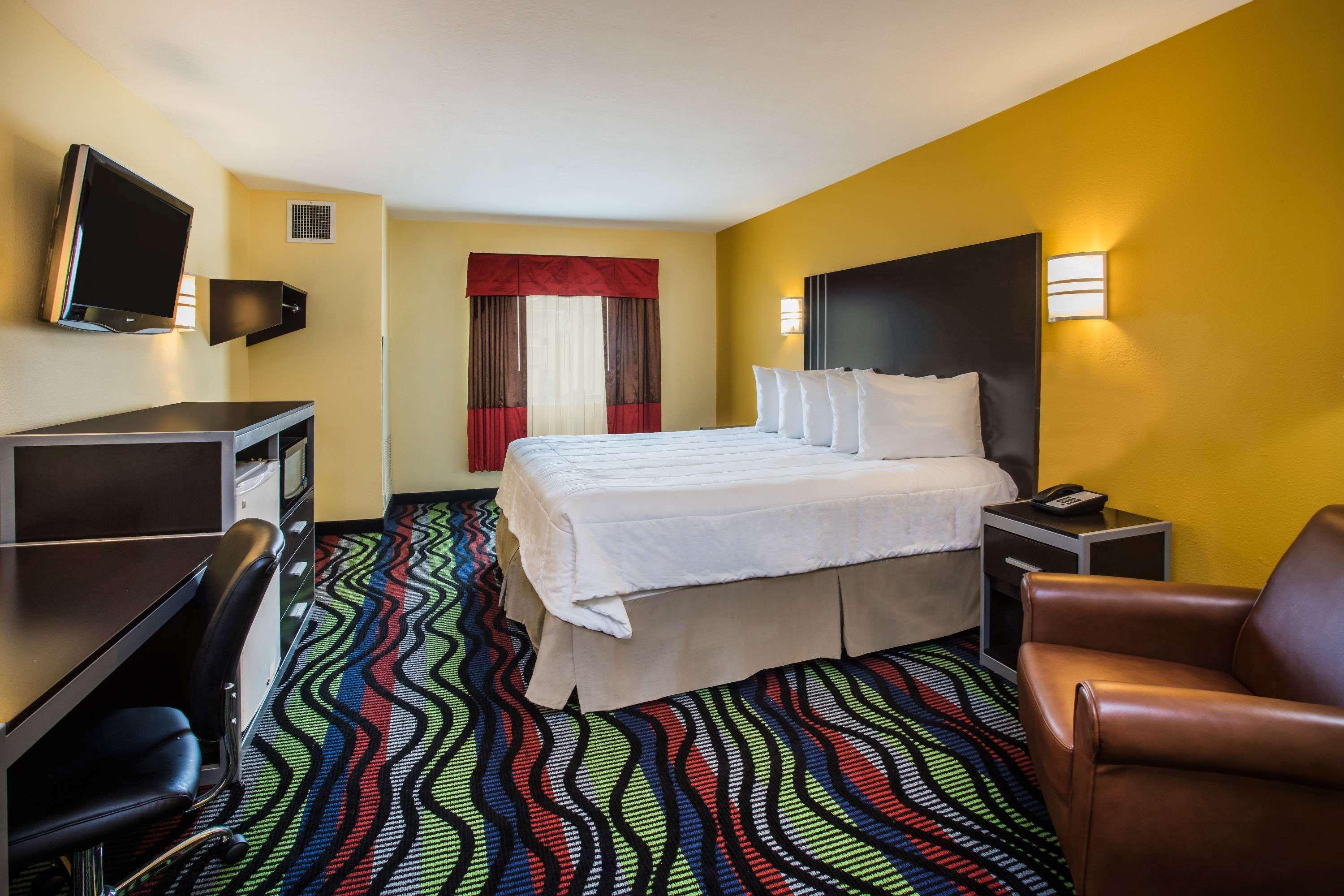 Days Inn & Suites By Wyndham Augusta Near Fort Eisenhower Exteriör bild