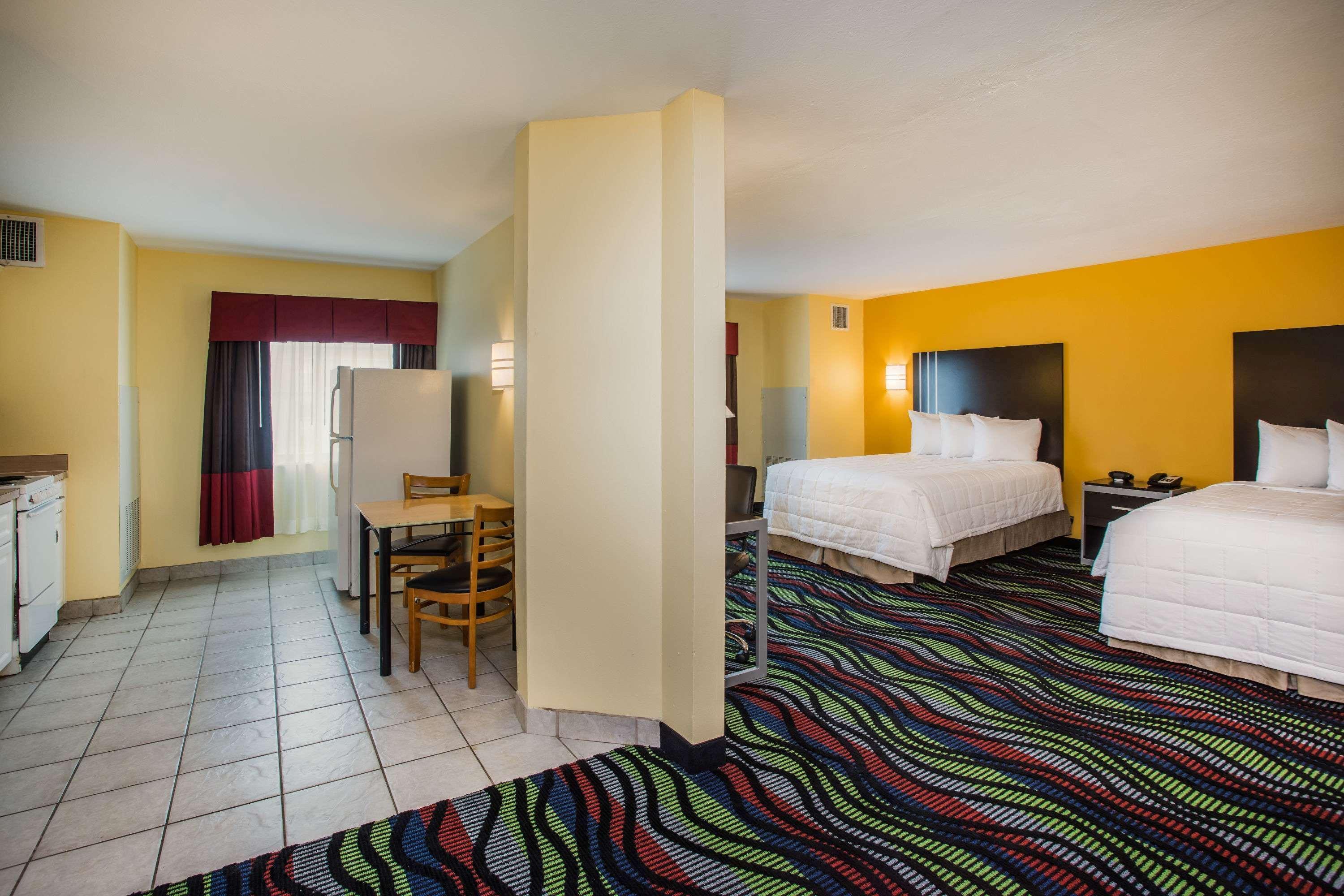 Days Inn & Suites By Wyndham Augusta Near Fort Eisenhower Exteriör bild