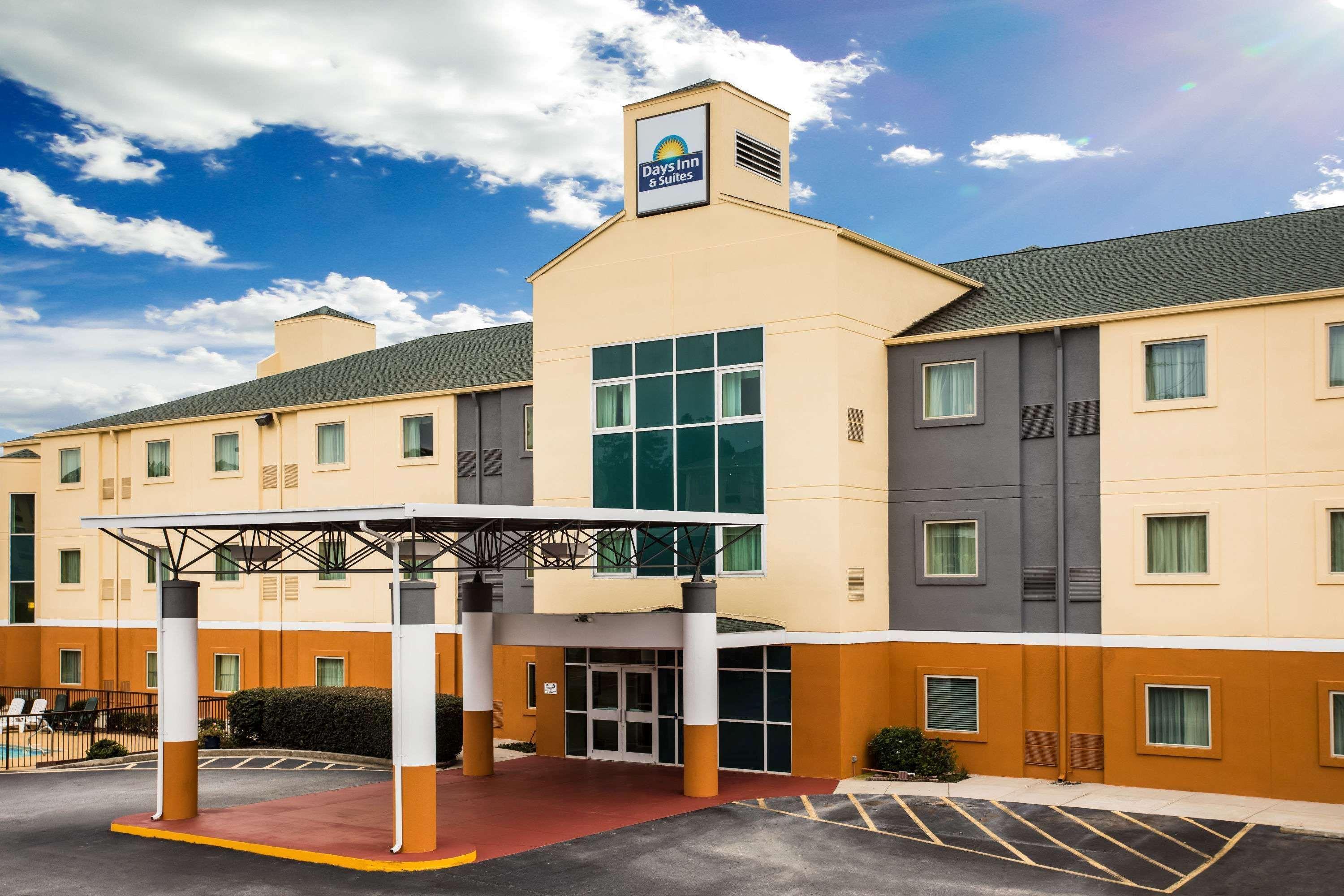 Days Inn & Suites By Wyndham Augusta Near Fort Eisenhower Exteriör bild