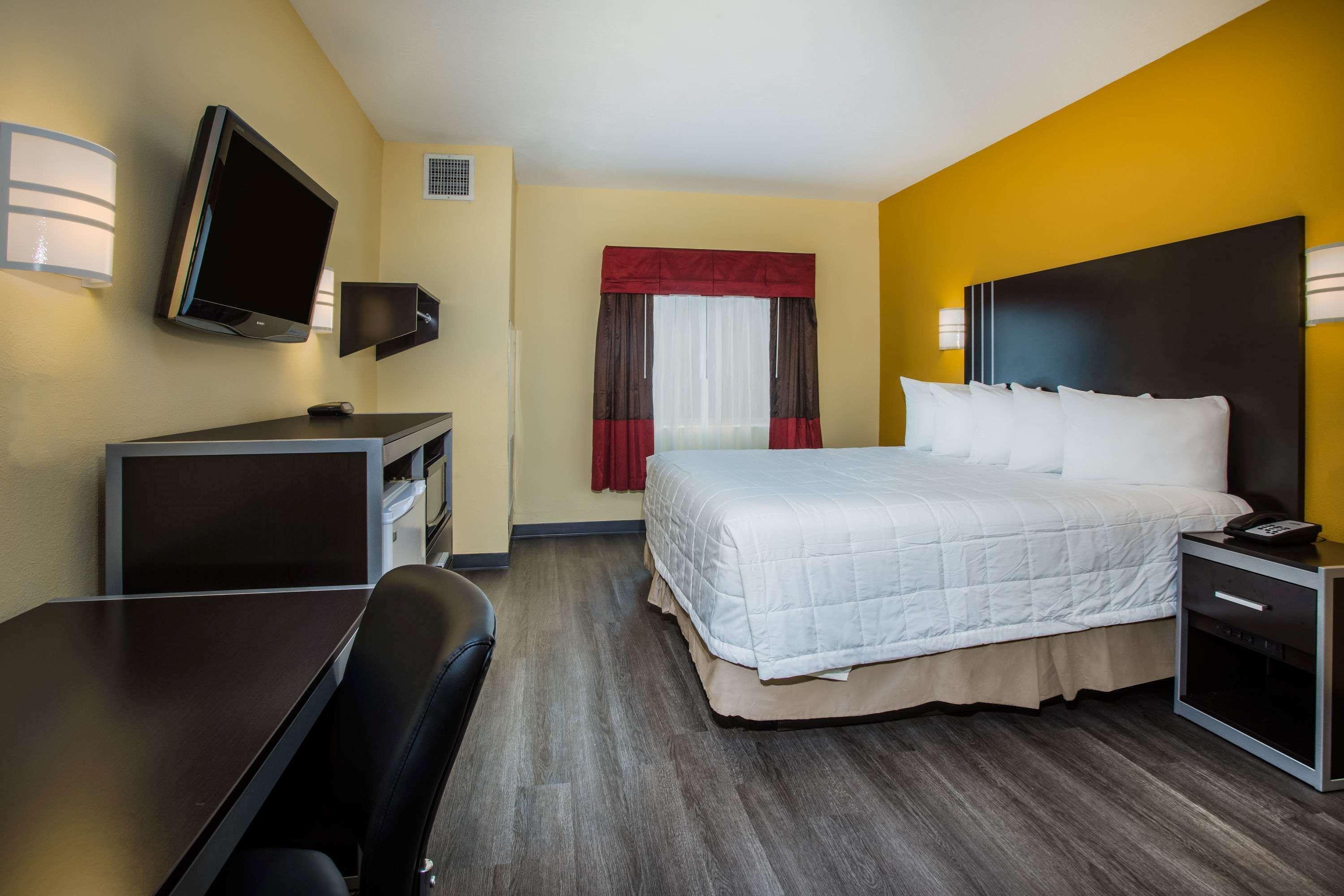 Days Inn & Suites By Wyndham Augusta Near Fort Eisenhower Exteriör bild