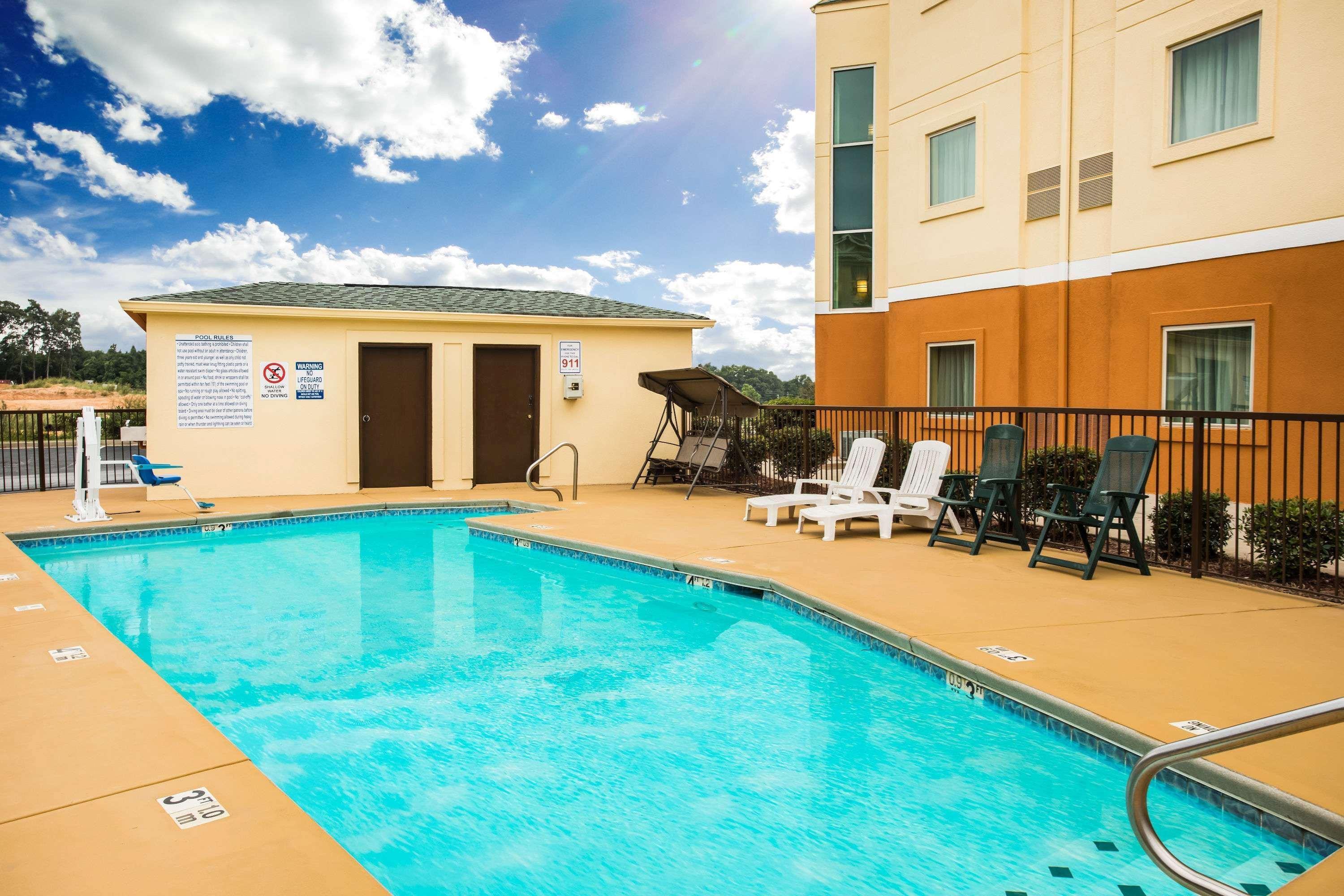 Days Inn & Suites By Wyndham Augusta Near Fort Eisenhower Exteriör bild