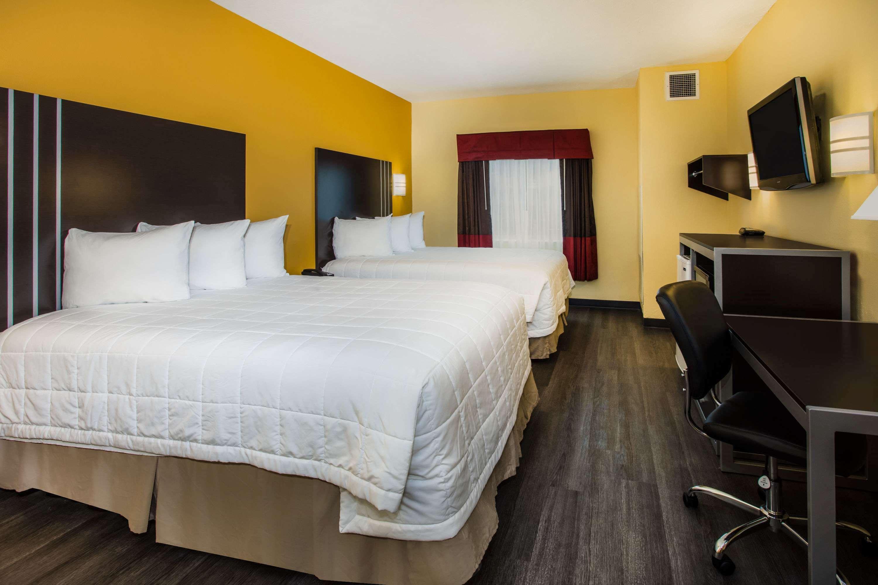 Days Inn & Suites By Wyndham Augusta Near Fort Eisenhower Exteriör bild