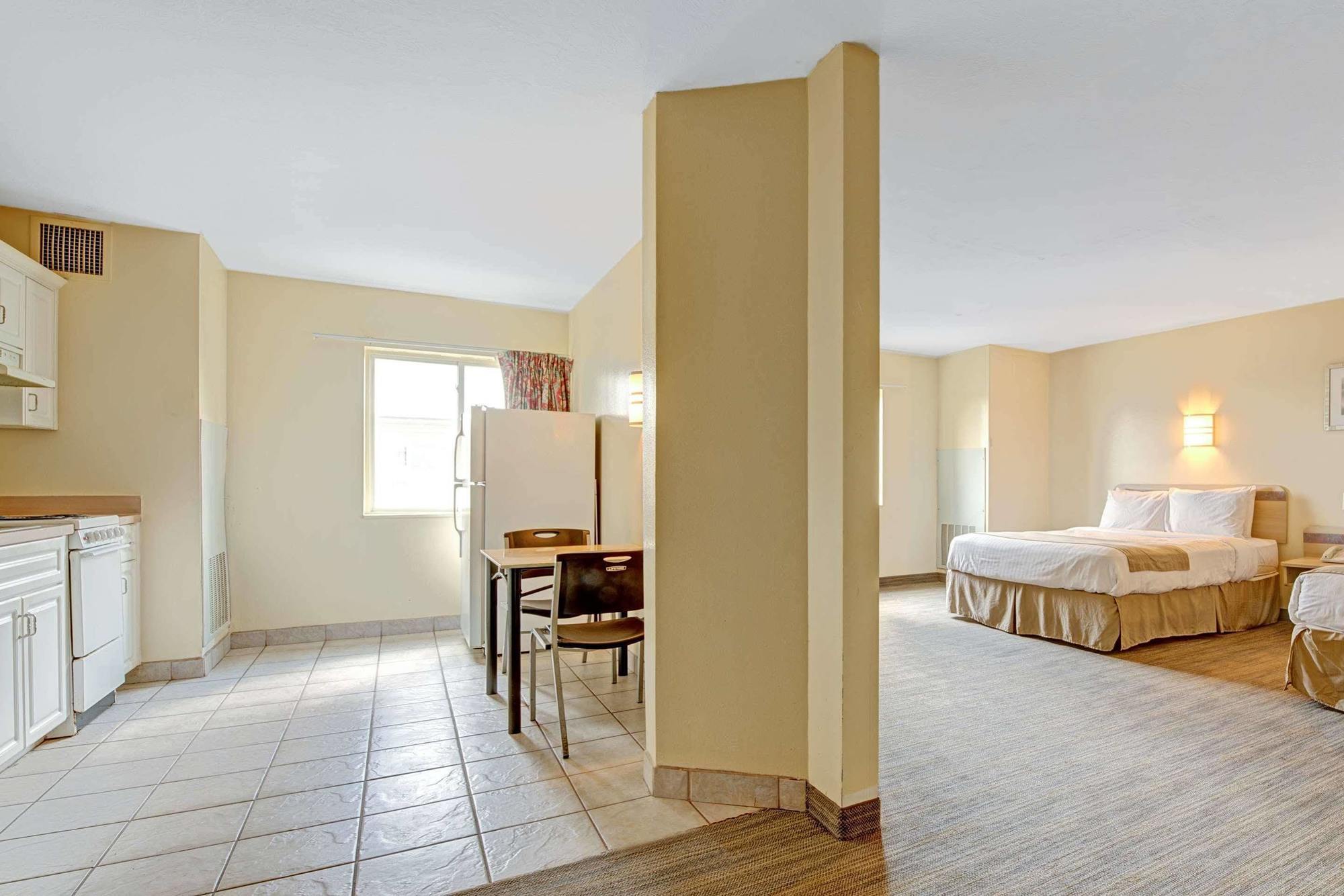 Days Inn & Suites By Wyndham Augusta Near Fort Eisenhower Exteriör bild