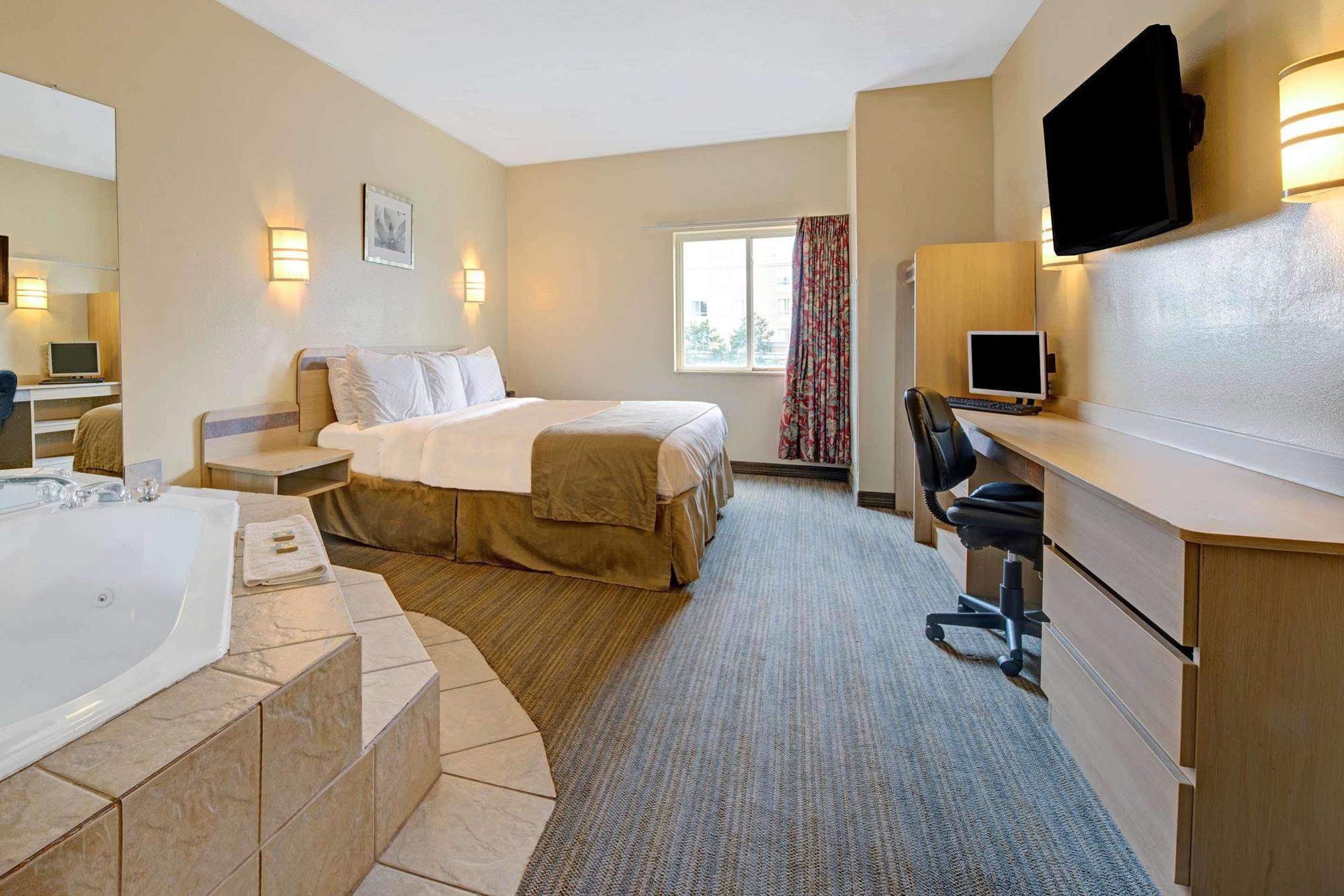 Days Inn & Suites By Wyndham Augusta Near Fort Eisenhower Exteriör bild