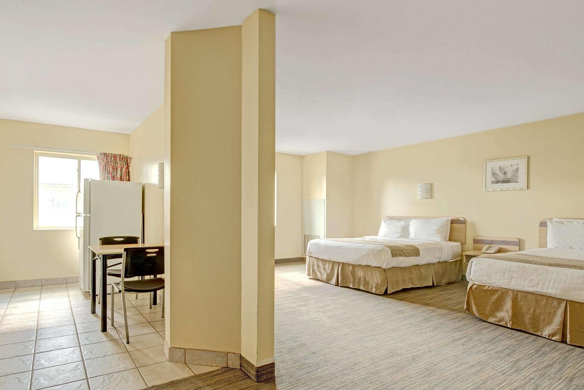 Days Inn & Suites By Wyndham Augusta Near Fort Eisenhower Exteriör bild