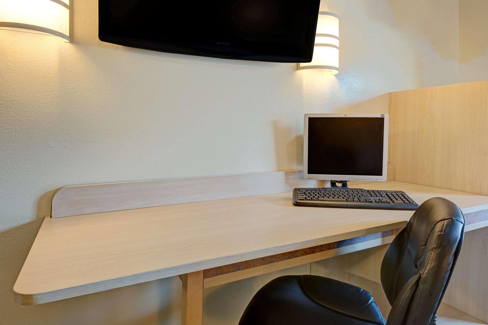 Days Inn & Suites By Wyndham Augusta Near Fort Eisenhower Exteriör bild