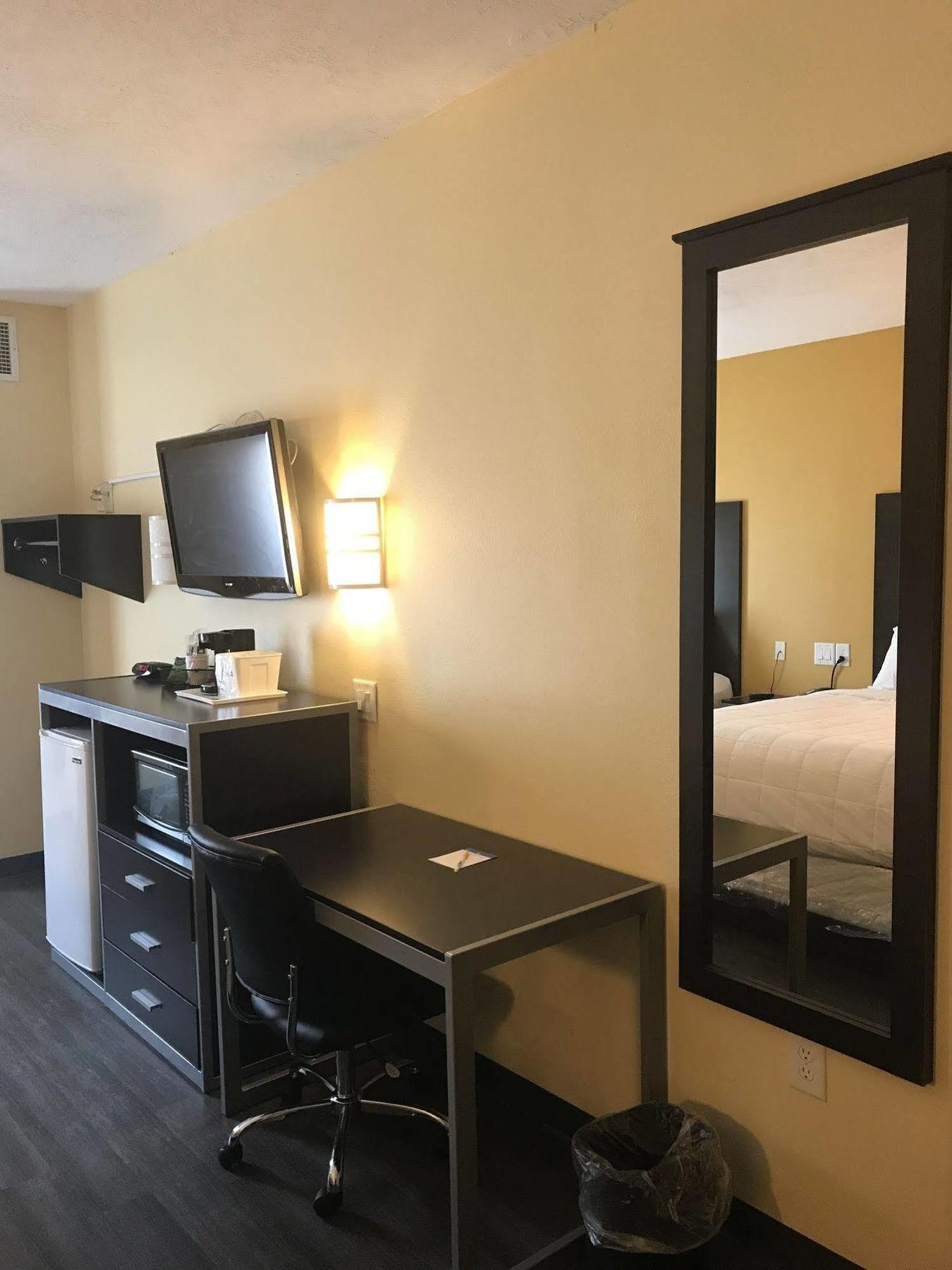 Days Inn & Suites By Wyndham Augusta Near Fort Eisenhower Exteriör bild