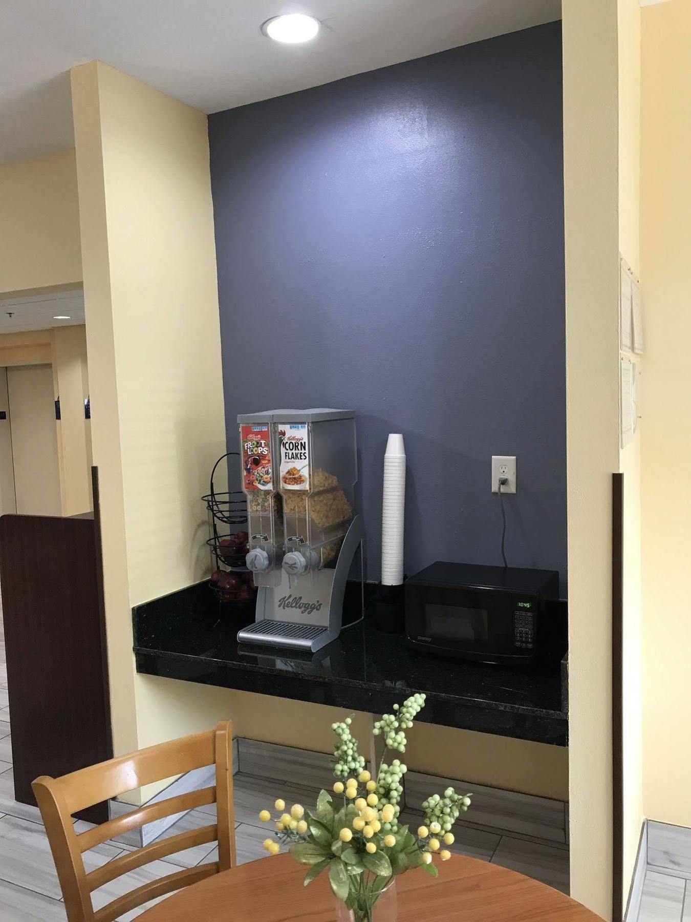 Days Inn & Suites By Wyndham Augusta Near Fort Eisenhower Exteriör bild
