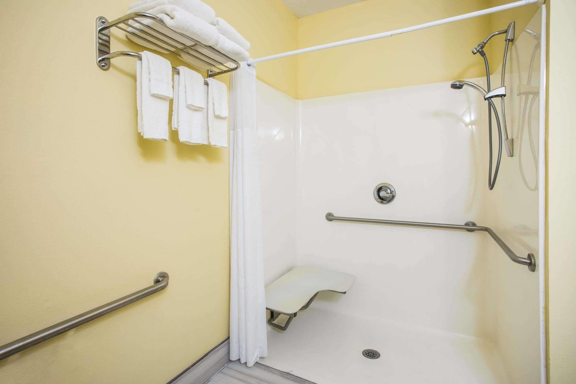 Days Inn & Suites By Wyndham Augusta Near Fort Eisenhower Exteriör bild