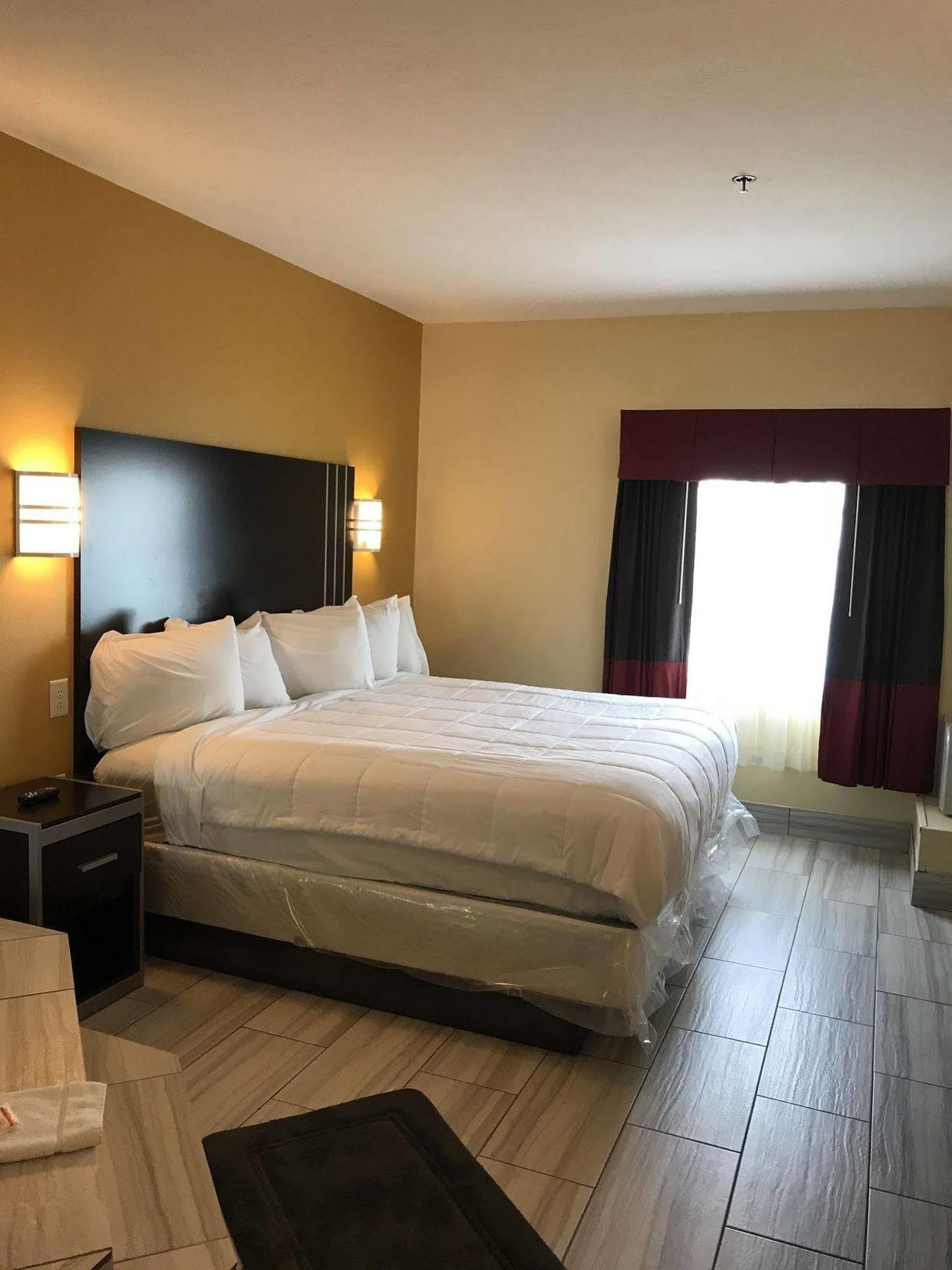 Days Inn & Suites By Wyndham Augusta Near Fort Eisenhower Exteriör bild