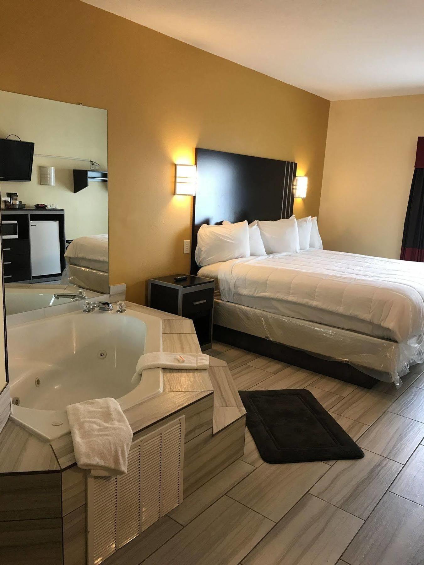Days Inn & Suites By Wyndham Augusta Near Fort Eisenhower Exteriör bild