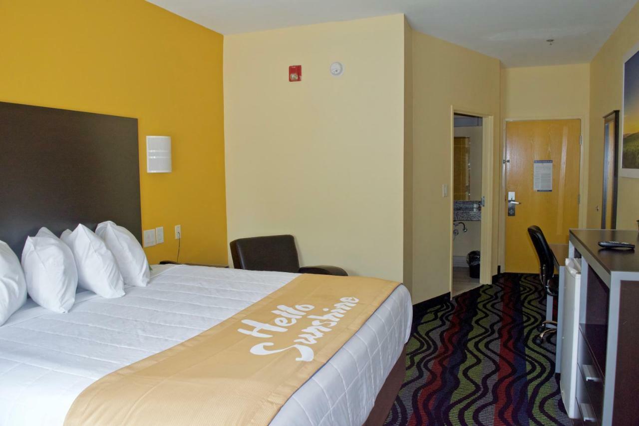 Days Inn & Suites By Wyndham Augusta Near Fort Eisenhower Exteriör bild